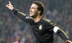 九游体育官方入口-绝境中的逆袭，拉塞尔关键制胜，哈斯车队如何上演史诗级翻盘迈凯伦之战