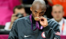 九游体育-瑞典游泳名将再次登顶领奖台