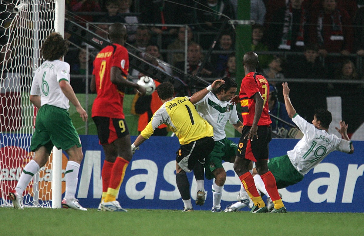 包含欧洲杯预选赛胜负难分，球员心态十分平静的词条