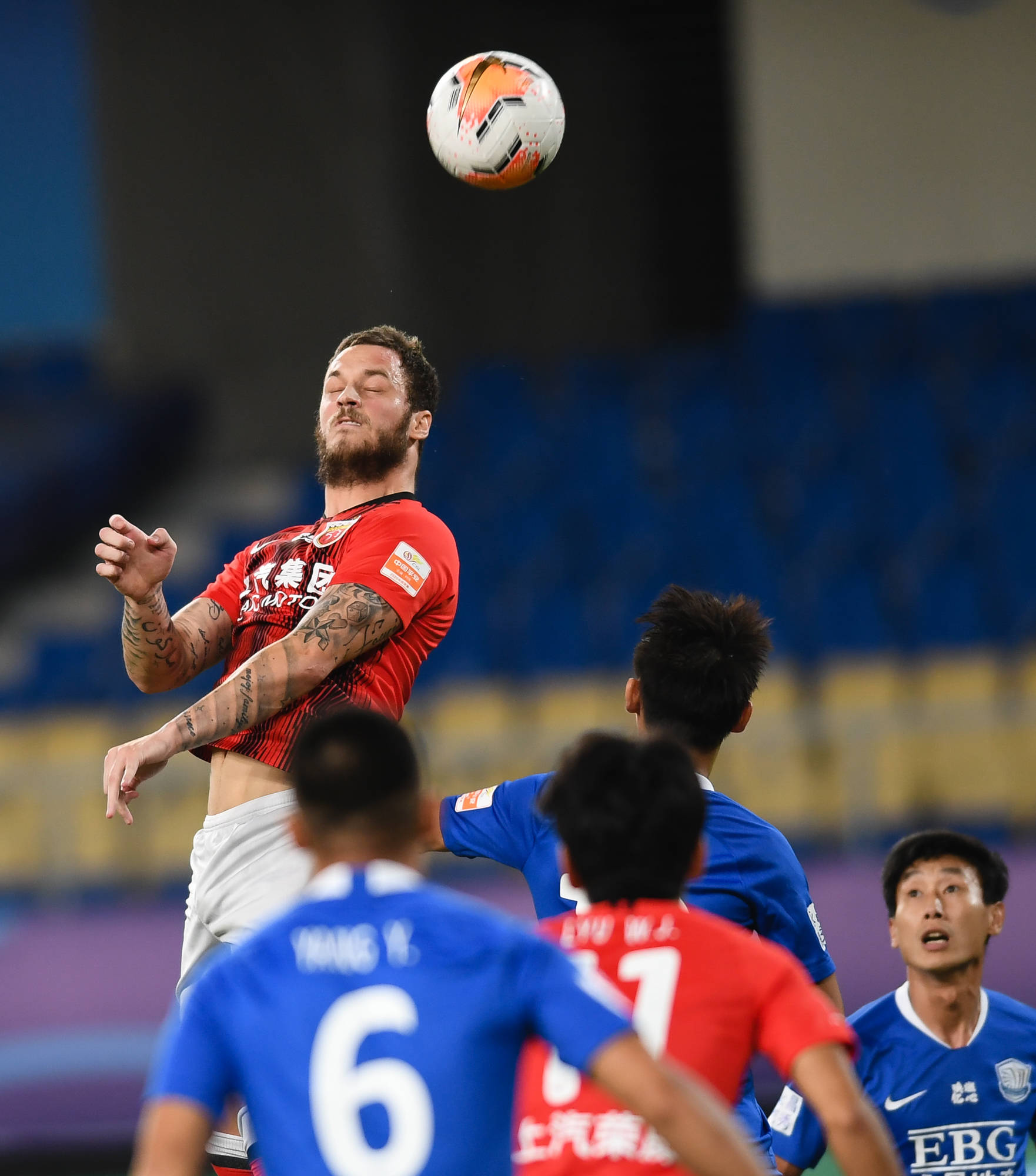 上海上港击败重庆斯威，继续追赶积分榜前列的简单介绍