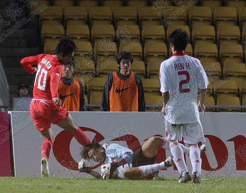 香港球队遭遇失利,晋级形势堪忧 香港球队遭遇失利,晋级形势堪忧