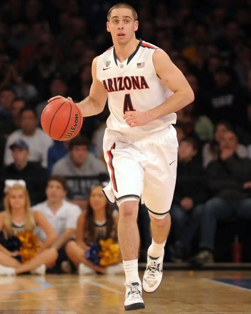 雷霆队年轻球员在场上勇敢亮相,获得肯定的简单介绍 雷霆队年轻球员在场上勇敢亮相,获得肯定的简单介绍