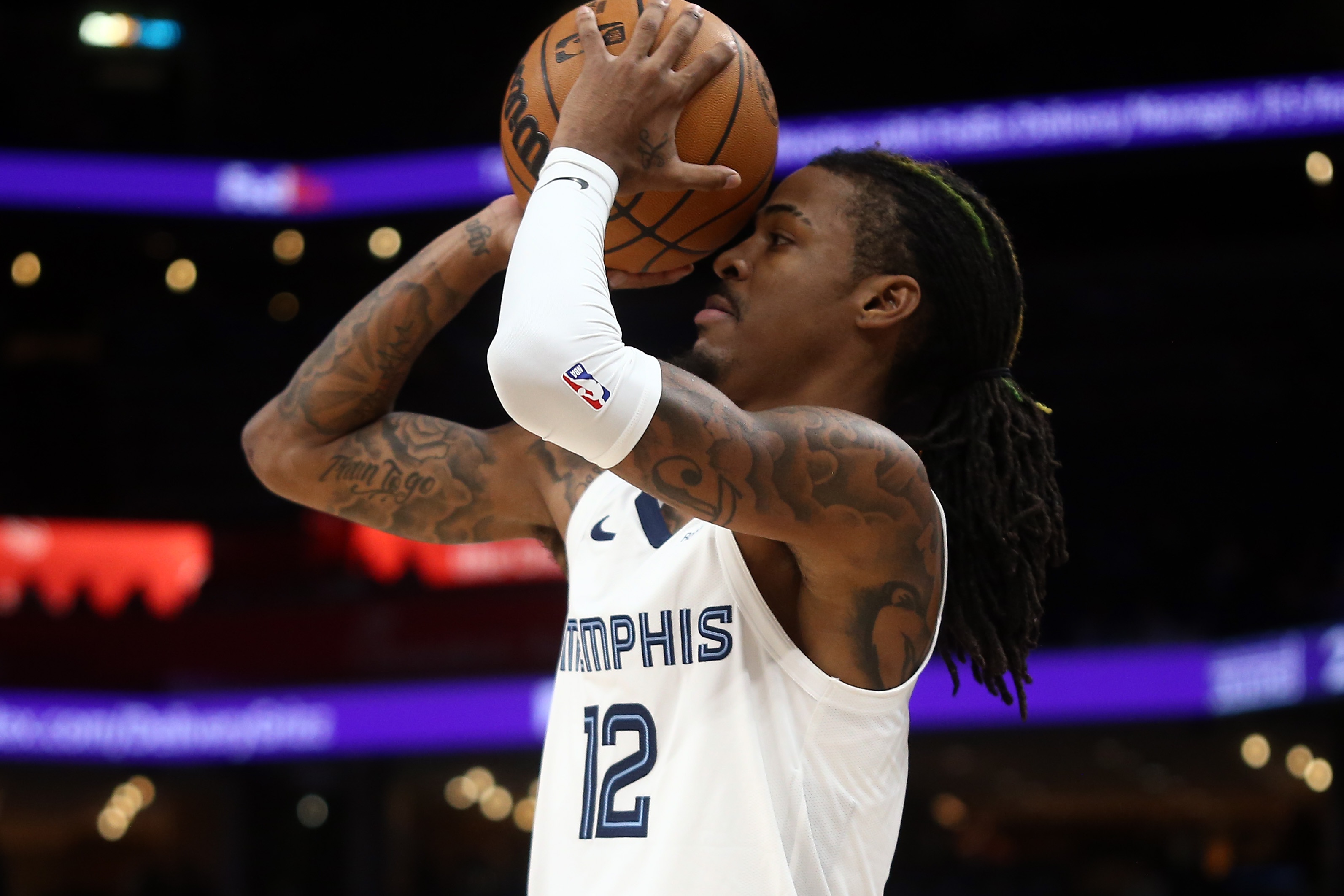 关于凯尔特人B队血洗雷霆，莫兰特制霸全场的信息