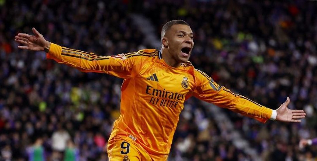 包含皇马后卫两黄变一红，场上困难加大的词条