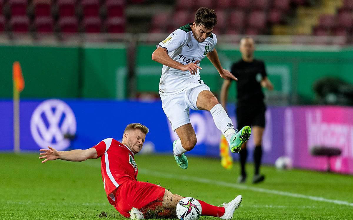 斯图加特主场遭遇惨败，难保不败纪录的简单介绍