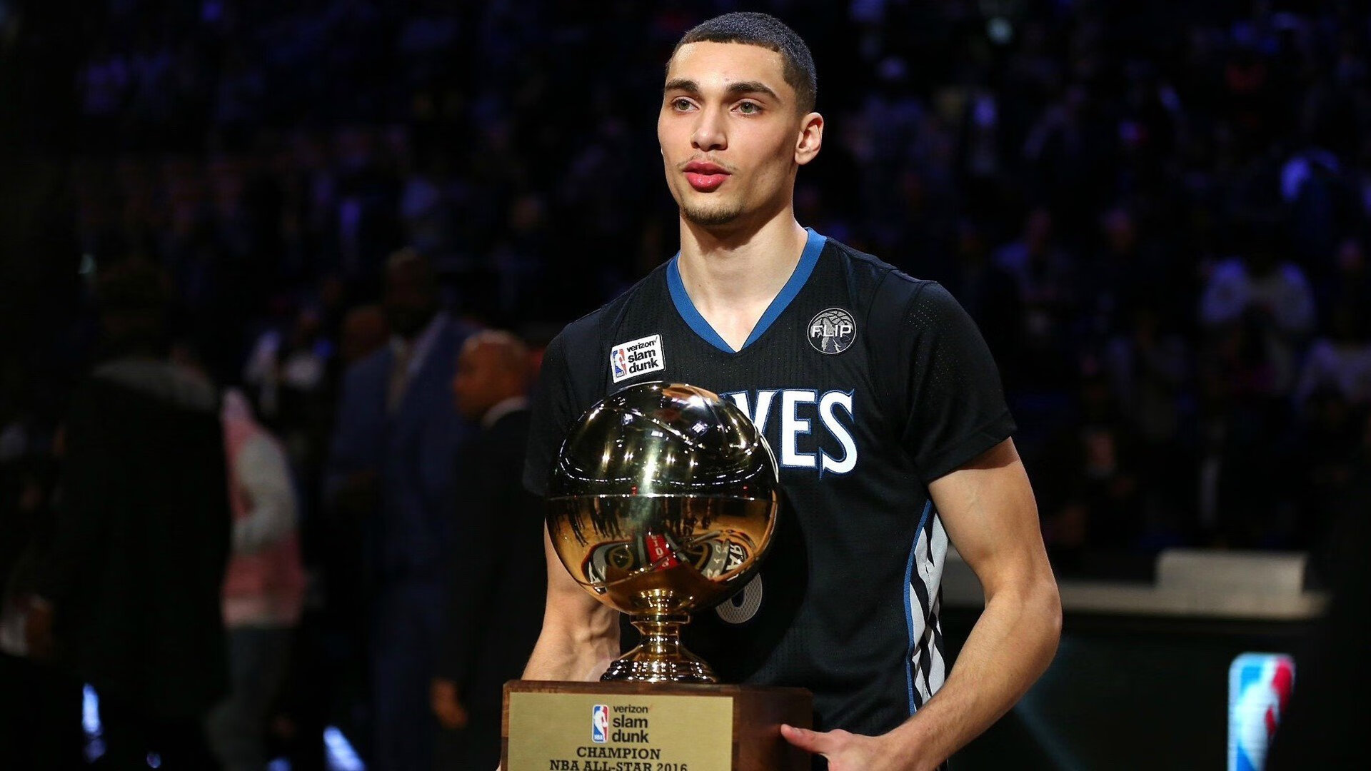 德甲争冠战之夜，弗拉霍维奇彻底打爆防线