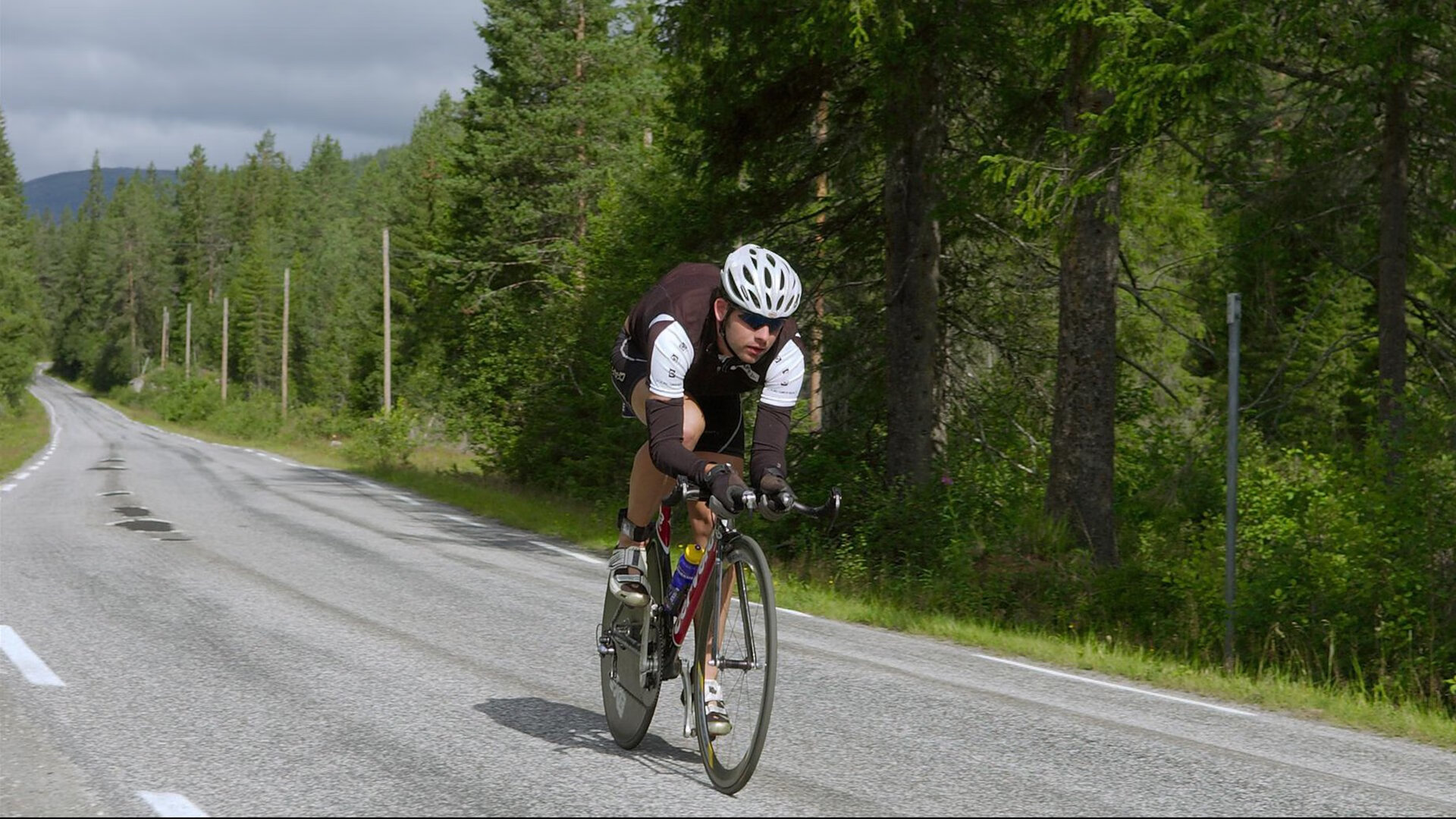 绝境中的橙色悲歌，基耶萨末节闪光，多特蒙德奇迹逆转荷兰
